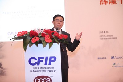 中國信息化推進(jìn)聯(lián)盟客戶關(guān)系管理專業(yè)委員會常務(wù)副主任、CCCS 客戶聯(lián)絡(luò)中心標(biāo)準(zhǔn)委員會主席、ICMI 國際客戶管理學(xué)院（中國區(qū)）總裁呂克勤先生分享呼叫中心在各行業(yè)的較佳實踐及發(fā)展趨勢