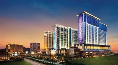 以波利尼西亞為主題的澳門喜來登金沙城中心酒店擁3,896間客房及套房，將于9月20日開幕。位于金沙城中心的澳門喜來登酒店是整個(gè)澳門較大的酒店，也是喜達(dá)屋酒店與度假村集團(tuán)在全球較大的酒店。