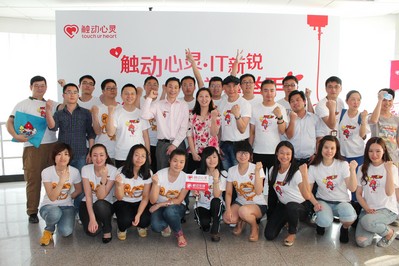 近期，在共青團(tuán)上海市委員會(huì)的指導(dǎo)下，觸動(dòng)傳媒和上海市血液中心攜手共青團(tuán)委旗下上海信息化青年人才協(xié)會(huì)舉行“觸動(dòng)心靈，為愛舉手”無償獻(xiàn)血系列公益活動(dòng)