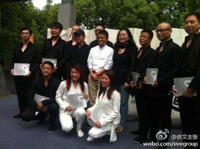 馬云、李連杰、夏華共同推廣太極禪，在淘寶大學(xué)悟道之旅中，為十佳淘寶大賣家頒發(fā)了太極禪云手一段證書，并與全球十佳網(wǎng)商以及淘女郎一起體禪悟道