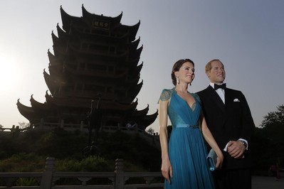 七夕當(dāng)天，英國皇室夫婦出現(xiàn)在武漢地標(biāo)性景點(diǎn)黃鶴樓，原來是武漢杜莎夫人蠟像館為市民準(zhǔn)備的情人節(jié)驚喜。