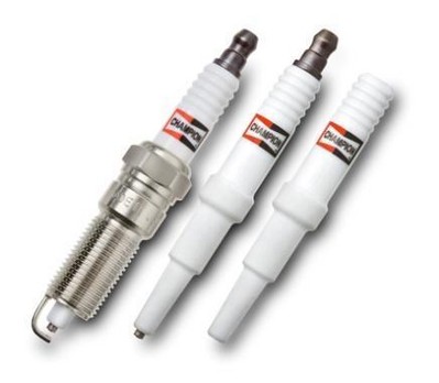 與之前的火花塞設(shè)計(jì)相比，輝門(mén)最新研制的SureFire Plus<br />陶瓷材料能夠承受更高電壓，進(jìn)而增加缸壓，<br />從而提高發(fā)動(dòng)機(jī)性能和燃油效率，同時(shí)減少CO2排放量。