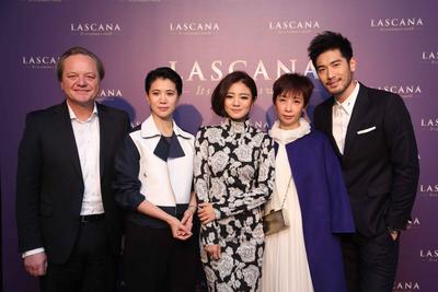 LASCANA大中華區(qū)執(zhí)行長、OTTO集團董事會成員兼Hermes Europe全球CEO Hanjo Schneider先生、LASCANA大中華區(qū)執(zhí)行長Sonja Chen小姐攜手袁詠儀，安以軒和高以翔